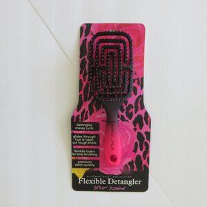 Betsey Johnson Professional Collection Flexible Detangler Brush